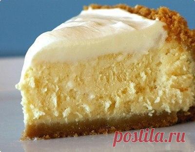 Пирог на завтрак. 

Время подготовки: 15 минут. 
Время приготовления: 30-35 минут. 

Ингредиенты на 2 порции: 
3 яйца; 3 столовые ложки с горкой обезжиренного мягкого творога (0 %); 2 чайные ложки кукурузного крахмала; половина чайной ложки подсластителя; цедра 1 лимона. 

Отделить белки от желтков, взбить белки. Добавить в желтки кукурузный крахмал, подсластитель, творог и лимонную цедру. Перемешать. Добавить взбитые белки. Разогреть духовку до 180 °С (термостат 6). Слегк...