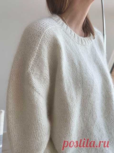 Пост на стене Свитер Elevation LoopЛаконичный свитер свободного силуэта оверсайз с акцентом на конструктивный погон.  Свитер вяжется сверху вниз одной деталью без швов. Элегантный погон, как часть мини кокетки спинки приятно меняет образ и придает изюминку лаконичному свитера, связанному спицами из качественной пряжи нейтрального цвета.  Вязание начать как раз с погонов в середине спинки и вязать сначала левое, а затем правое плечо.  Зат...