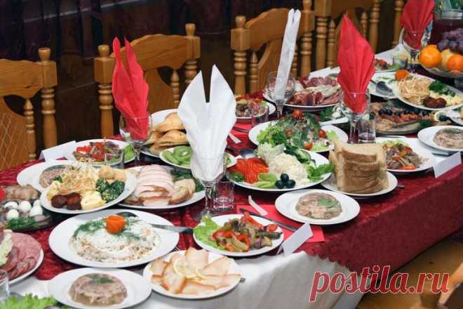 Гости сперва налетают именно на такие закуски, с другими блюдами заморачиваться не собираюсь