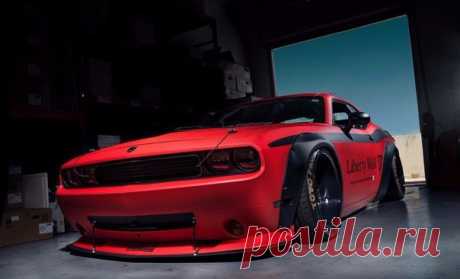 Заряженный Dodge Challenger на катках VR15 от VIP MW
