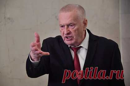 Академик РАН назвал необходимым расследование смерти Жириновского после прививок. Смерть привившегося восемь раз от коронавируса главы ЛДПР Владимира Жириновского необходимо расследовать. Такое мнение в эфире «Радио Россия» высказал вирусолог, академик РАН Сергей Нетесов. «Вот от 100 грамм водки люди не умирают. А от литра умирают! Это был явный перебор», — сказал Нетесов.