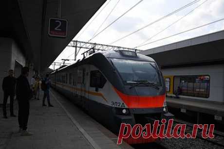 На МЦД-3 в Москве из-за сбоя произошла задержка движения поездов. На Московском центральном диаметре (МЦД-3) из-за сбоя произошла задержка движения поездов, об этом сообщила пресс-службы Московской железной дороги. По техническим причинам вынужденно остановился электропоезд на перегоне Москва-Казанская – Перово. Предпринимаются все необходимые меры для введения движения в график.