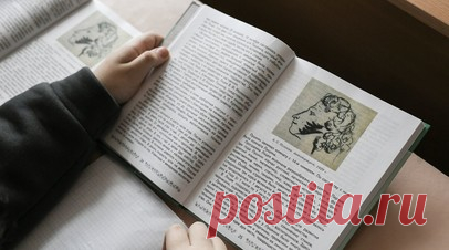 В ЛДПР предлагают вернуть бесплатные продлёнки во все школы России. Депутаты от ЛДПР во главе с лидером партии Леонидом Слуцким внесут на рассмотрение Госдумы законопроект, обязывающий органы государственной власти и местного самоуправления обеспечивать бесплатную работу продлёнок в российских школах с 1 по 9 классы. Читать далее