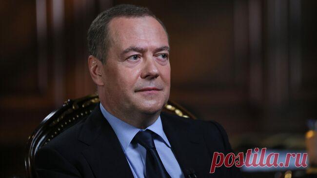 Приход в Белый Дом нового "Байдена" помешает США, считает Медведев