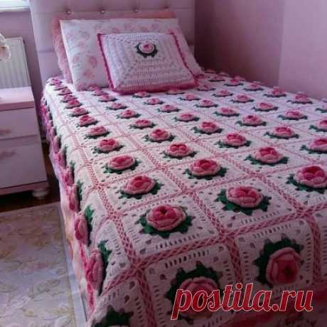 Вязала крючком два месяца. Как вам результат?