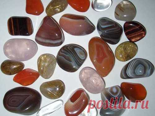 Знаки Зодиака: камни-талисманы по дате рождения Каждый Знак Зодиака имеет свои сильные и слабые стороны. Камни-талисманы помогут вам стать лучше и избавиться от изъянов в энергетике или в характере. Узнайте, какой камень подходит вам лучше всего.