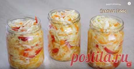 Маринованная капуста - это сочная и хрустящая пикантная закуска.