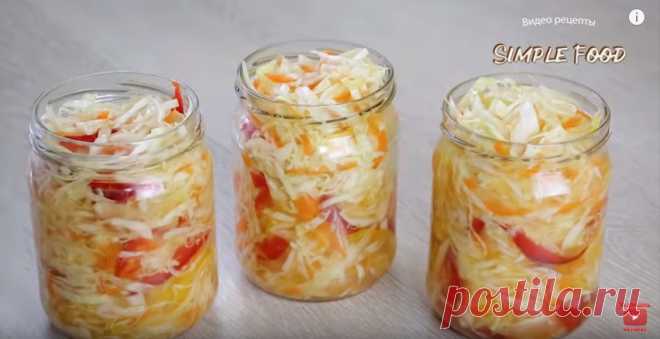 Маринованная капуста - это сочная и хрустящая пикантная закуска.