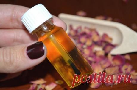 Бальзам для ресниц. Через 2 месяца использования хлопаем ресницами и взлетаем! 

Состав: витамин «А» в масле — 20 капель, 
витамин «Е» в масле — 15 капель, 
1 чайная ложка касторового масла. 

Рекомендуется непрерывно смазывать ресницы (можно и брови) этим составом на ночь в течении 2 месяцев. 

Изначально совсем в него не верила, решила попробовать просто так, но результаты поразили. Ресницы стали через месяц гуще и особенно заметно — длиннее. Храню этот средство в баночк...