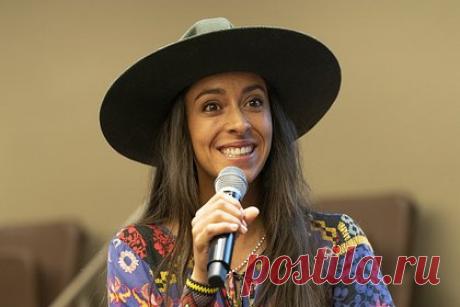 Внучка Чарли Чаплина высказалась об образах русских злодеев в кино. Актриса и внучка Чарли Чаплина Уна Чаплин высказалась об образах русских злодеев в кинематографе. Артистка призналась, что устала от стереотипов о том, что все русские — плохие парни, а также выразила надежду на то, что в скором времени идеологическая война между Россией и Западом останется в прошлом.