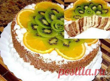 Торт Чудесный 
https://povar.ru/recipes/tort_chudesnyi__-6798.html

Торт Чудесный   - кулинарный рецепт на Повар.ру
Действительно чудесный фруктовый торт  с сиропом и очень вкусным кремом из двух бисквитных коржей – ванильного и шоколадного.