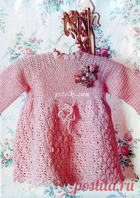 Цельновязаное платье с кокеткой