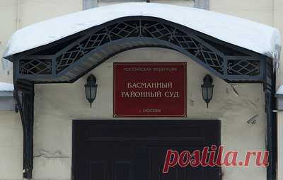 Суд арестовал троих пособников Сулейманова по делу о заказных убийствах. Фигурантов отправили в СИЗО, сообщили в правоохранительных органах