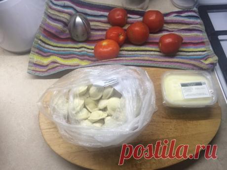 Пельмешки на помидорном соку (без воды)
Начнём. Больше фото - меньше текста.
Что нужно?
1.помидоры
2.пельмени.
3.масло сливочное
Разогреваем кастрюлю и параллельно нарезаем помидоры, масло закидываем топиться.
Наре…
