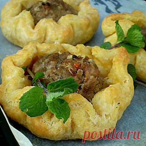 Как приготовить хрустящие "тарелочки" с мясом