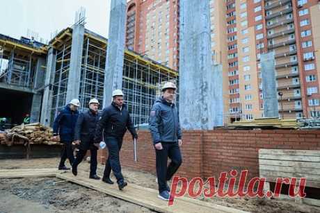 Андрей Воробьев посетил Долгопрудный. Губернатор Московской области Андрей Воробьев в ходе рабочего визита в Долгопрудный проверил, на каком этапе строительства находится пристройка к школе №14 в микрорайоне Центральном.