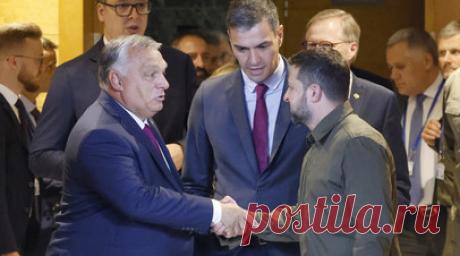 Орбан обменялся несколькими словами с Зеленским на встрече в Гранаде. Премьер-министр Венгрии Виктор Орбан «обменялся несколькими словами» с Владимиром Зеленским на встрече Европейского политического сообщества в Гранаде. Читать далее