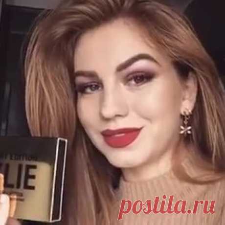 ✨ Даже #профессиональные визажисты выбирают💋  матовые #помадки_Kylie 💋
Ведь их можно подобрать к любому типу внешности, а стойкость готова приятно порадовать ☺️
#косметикаМосква #недорого #заказать #мода #стиль #nyx #mac #naked #kylie ##вналичии #макияж #купить_набор_помад #бьютиблендер #beautyblender #блескkylie #блескдлягуб #инстаподписчики #макияж #тени #палитра #makeup #друзья