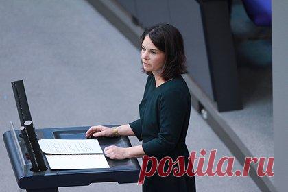 В МИД Германии выступили против заморозки конфликта на Украине. Глава МИД ФРГ Анналена Бербок выступила против заморозки конфликта на Украине. Бербок полагает, что заморозка конфликта в дальнейшем приведет к потере Украиной суверенитета, а также сохранению российской угрозы для безопасности Европы. Она считает, что приостановка даст России шанс возобновить противостояние.