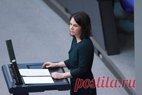 В МИД Германии выступили против заморозки конфликта на Украине. Глава МИД ФРГ Анналена Бербок выступила против заморозки конфликта на Украине. Бербок полагает, что заморозка конфликта в дальнейшем приведет к потере Украиной суверенитета, а также сохранению российской угрозы для безопасности Европы. Она считает, что приостановка даст России шанс возобновить противостояние.