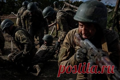 «Глава ГУР обещал, что сезон в Крыму застанем» Боец ВСУ раскрыл подробности неудачного контрнаступления. Вооруженным силам Украины (ВСУ) придется сдать несколько позиций и отступить, чтобы минимизировать потери, заявил офицер ВСУ Арти Грин. По его словам, речь идет в том числе о территориях, которые украинские военные захватили летом, а также во время так называемого харьковского наступления в сентябре 2022 года.