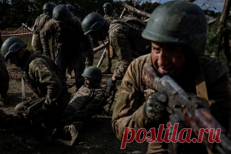 «Глава ГУР обещал, что сезон в Крыму застанем» Боец ВСУ раскрыл подробности неудачного контрнаступления. Вооруженным силам Украины (ВСУ) придется сдать несколько позиций и отступить, чтобы минимизировать потери, заявил офицер ВСУ Арти Грин. По его словам, речь идет в том числе о территориях, которые украинские военные захватили летом, а также во время так называемого харьковского наступления в сентябре 2022 года.
