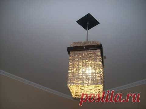 АБАЖУР для ЛЮСТРЫ своими руками 💗 ЛЮСТРА 💗 lampshade Vintage Lamp Designs - Смотреть видео бесплатно онлайн Не знаете КАК сделать АБАЖУР для ЛЮСТРЫ своими руками? ПРЕДЛАГАЕМ очень увлекательный и довольно ПРОСТОЙ ПРОЦЕСС, в результате которого получается стильный и совсем недорогой светильник.  ВОТ такую ЛЮСТРУ для нашего маленького коридора МЫ сделали САМИ !!!  Конечно, и папа немного помог - ЗАКРЕПИЛ её на ПОТОЛКЕ !!! ССЫЛКА на ОПИСАНИЕ https://www.stranamam.ru/post/13...