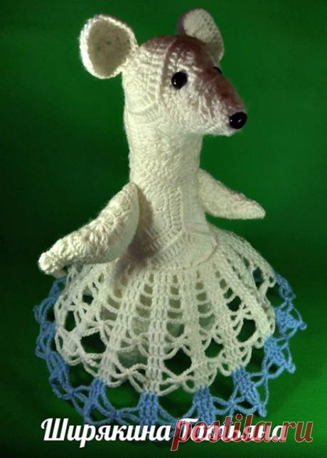 Вязаная мышка Снежинка. Крючком