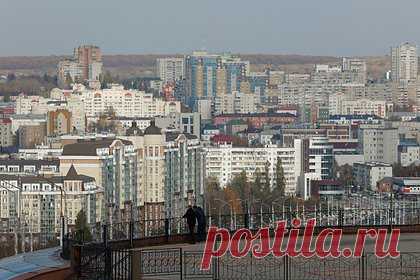 Мэр Белгорода ответил на слухи о минировании улиц в городе «лепестками». Мэр Белгорода Валентин Демидов опроверг информацию о минировании улиц в городе противопехотными минами типа «лепесток». «Это фейк!» — подчеркнул градоначальник. Демидов добавил, что в Белгороде усилен контроль за безопасностью на всех улицах и общественных территориях, организовано круглосуточное дежурство силовиков.