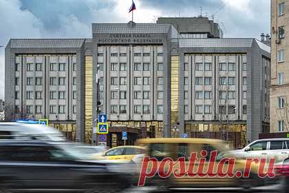 Оценено предложение Счетной палаты сделать детские выплаты к школе ежегодными. Юрист Юлия Мухина оценила инициативу Счетной палаты сделать ежегодной выплату в 20 тысяч рублей на подготовку детей к школе. По ее словам, с одной стороны, это будет хорошим подспорьем для семейного бюджета, но, поскольку сумму предполагается изымать из маткапитала, при пересчете она составит почти половину пособия.