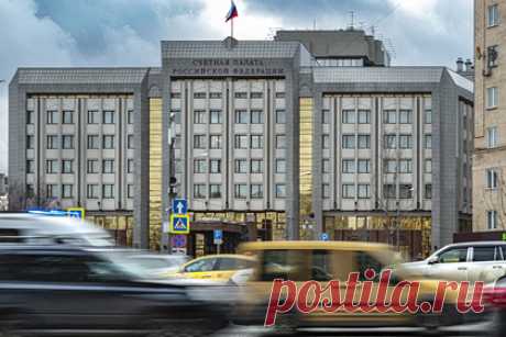Оценено предложение Счетной палаты сделать детские выплаты к школе ежегодными. Юрист Юлия Мухина оценила инициативу Счетной палаты сделать ежегодной выплату в 20 тысяч рублей на подготовку детей к школе. По ее словам, с одной стороны, это будет хорошим подспорьем для семейного бюджета, но, поскольку сумму предполагается изымать из маткапитала, при пересчете она составит почти половину пособия.