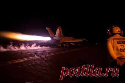 США нанесли новые удары по объектам хуситов в Йемене. США атаковали надводные беспилотники и ракеты хуситов в Йемене, об этом сообщает Центральное командование США (CENTCOM). были поражены два надводных беспилотника и три крылатые ракеты мятежников-хуситов из движения «Ансар Аллах». Удар позволит повысить безопасность, добавили в командовании.