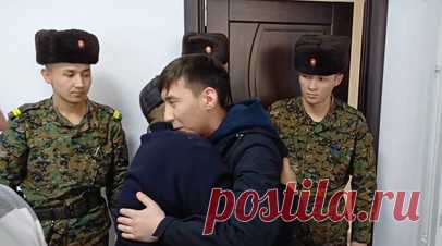 «Спасибо за справедливое решение»: участника СВО из Киргизии освободили из-под стражи в зале суда в Бишкеке. Первомайский районный суд Бишкека освободил гражданина Кыргызстана Аскара уулу Кубанычбека из-под стражи в зале суда. В мае прошлого года тот же суд приговорил Аскара к десяти годам лишения свободы за участие в СВО, признав его виновным в наёмничестве. Впоследствии Верховный суд Кыргызстана отменил этот приговор и направил дело на повторное рассмотрение, обнаружив в решении суда первой…
