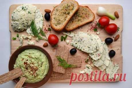 Домашний сыр с укропом и чесноком