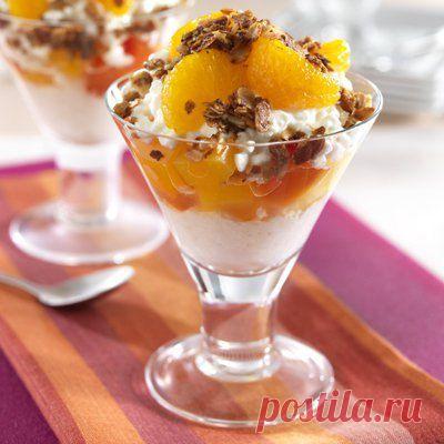 Хороший завтрак - это прекрасное начало дня. Только завтрак почти полностью усваивается организмом. Тем более надо завтракать, если вы следите за вашим весом. На завтрак вам нужна не только сбалансированная, но и здоровая пища. Откажитесь от тяжелых продуктов, таких как мясо. Полезными будут:

каши (овсян., греч, рис., ячмен.и др.)
овощ. салаты без майонеза
сыр, творог, стак. кефира
яйца
фрукты с низким индексом калорийности (яблоки, груши, апельсины)
чай с лимоном и медом