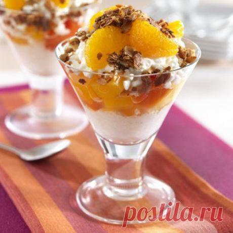 Хороший завтрак - это прекрасное начало дня. Только завтрак почти полностью усваивается организмом. Тем более надо завтракать, если вы следите за вашим весом. На завтрак вам нужна не только сбалансированная, но и здоровая пища. Откажитесь от тяжелых продуктов, таких как мясо. Полезными будут:

каши (овсян., греч, рис., ячмен.и др.)
овощ. салаты без майонеза
сыр, творог, стак. кефира
яйца
фрукты с низким индексом калорийности (яблоки, груши, апельсины)
чай с лимоном и медом