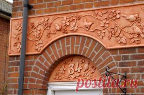 Pargeting by Ian Warren, A professional hand crafted decorative rendering service.