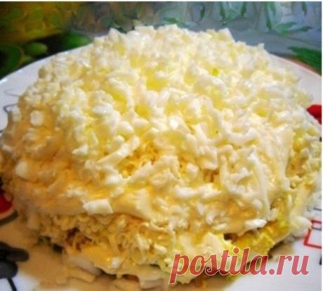 Сaлaт «Невестa» 
Ингредиенты: 
300г копченой курицы 
4 яйца 
1 плавленый сырок «Дружба» 
Картофель 2 шт. 
Лук по вкусу, лучше репчатый, можно зеленый 
Майонез 
Как готовить салат «Невеста» с копченой курицей: