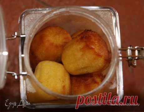 Ромовые бабы с апельсиновым сиропом. Ингредиенты: сливочное масло, апельсины, сахар Если нет свежих дрожжей, возьмите пакетик сухих (7 г). В сироп можно добавить 2 ст. ложки апельсинового ликера. Такие ромовые бабы в закрытой банке хорошо взять с собой на пикник!