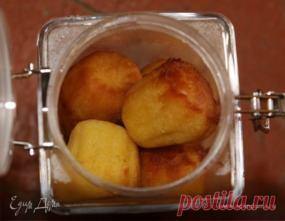 Ромовые бабы с апельсиновым сиропом. Ингредиенты: сливочное масло, апельсины, сахар Если нет свежих дрожжей, возьмите пакетик сухих (7 г). В сироп можно добавить 2 ст. ложки апельсинового ликера. Такие ромовые бабы в закрытой банке хорошо взять с собой на пикник!