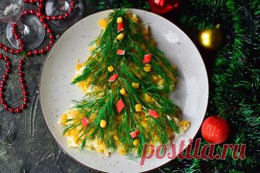 Салат «Елочка» с крабовыми палочками На Новый год каждая хозяйка хочет удивить оригинальными и вкусными блюдами всех приглашенных гостей. Для этого придумываются блюда из закусок, которые выглядят, в первую очередь, очень привлекательно. Салат в виде елочки сможет покорить и привлечь к себе внимание даже самого...