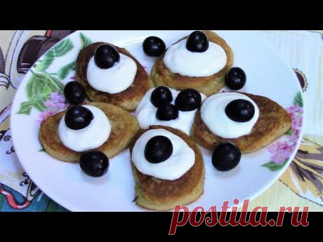 Фруктовые панкейки или оладьи из бананов и яблок простое и вкусное решение для завтрака.