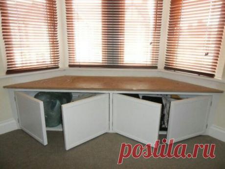 РАЦИОНАЛЬНЫЕ ИДЕИ, КАК И ГДЕ РАЗМЕСТИТЬ ШКАФЫ, КОГДА НЕ ХВАТАЕТ МЕСТА. Когда «на счету» каждый сантиметр, нужно как можно тщательнее продумывать месторасположение такой габаритной мебели, как шкаф.
Шкаф необязательно должен стоять только в спальне или гостиной. Сегодня небольшие шкафчики можно увидеть даже в ванной и туалете, где они выполняют роль дополнительного неб