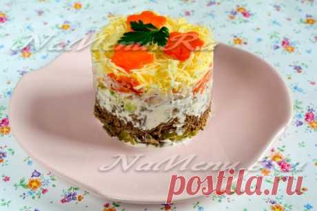 Салат из куриной печени с солёным огурцом