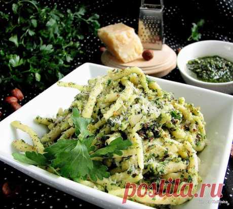 Вкусный Pyza: просо лапша с петрушкой соусом песто
