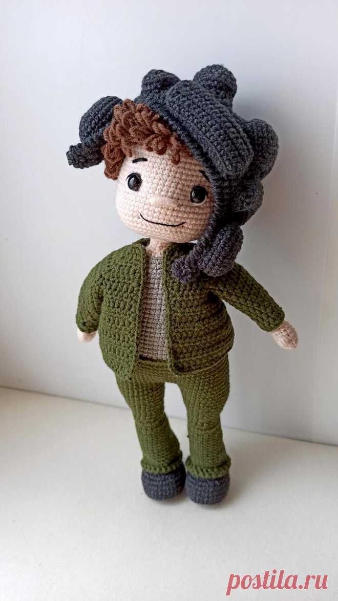 PDF Алёша крючком. FREE crochet pattern; Аmigurumi doll patterns. Амигуруми схемы и описания на русском. Вязаные игрушки и поделки своими руками #amimore - кукла солдата, солдатик к 23 февраля.