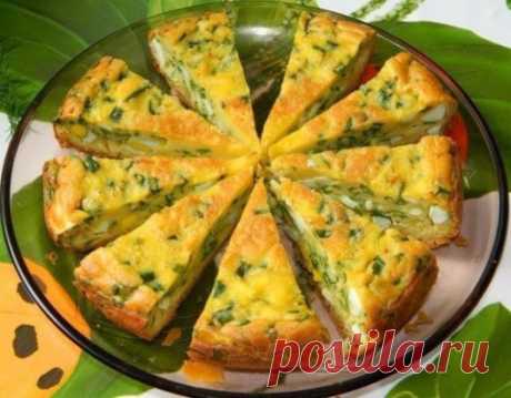 9 быстрых и сытных пирогов на ужин
1.пирог с мясом
Нам понадобится:
Для теста:
- 2 яйца
- 1/2 ч. л. соли
- 1 стакан муки
- 1 стакан кефира
- 1 ч. л. соды.
Для начинки:
- 300 г фарша
- 2-3 луковицы (порезать кубиками)
- соль, перец — по вкусу.
Приготовление:
1. Кефир смешиваем с содой и оставляем минут на 5. Затем добавляем остальные ингредиенты и хорошо перемешиваем.
2. Смазываем форму маслом, посыпаем мукой и выливаем половину теста. Выкладываем подготовленную начинку (сырой фарш) и выл
