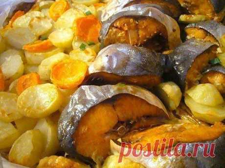 Рыба с картофелем, запеченные в «рукаве».