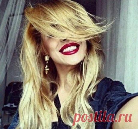 Люди в молодости все похожи на виноград, но, с возрастом, беспокойные превращаются в вино, скучные - в уксус, сухие - в изюм, а крепкие - в чачу.. И только самым игривым суждено стать ШАМПАНСКИМ!!!