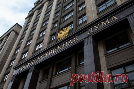 В Госдуме ответили на слова Зеленского об отсутствии помощи для Украины. Президент Украины Владимир Зеленский продолжает заниматься попрошайничеством на мировом уровне, озвучивая новые суммы для восстановления страны. Так на требования украинского лидера ответил член комитета Госдумы по международным делам Дмитрий Белик. По его словам, Зеленскому удобно использовать конфликт на Украине.